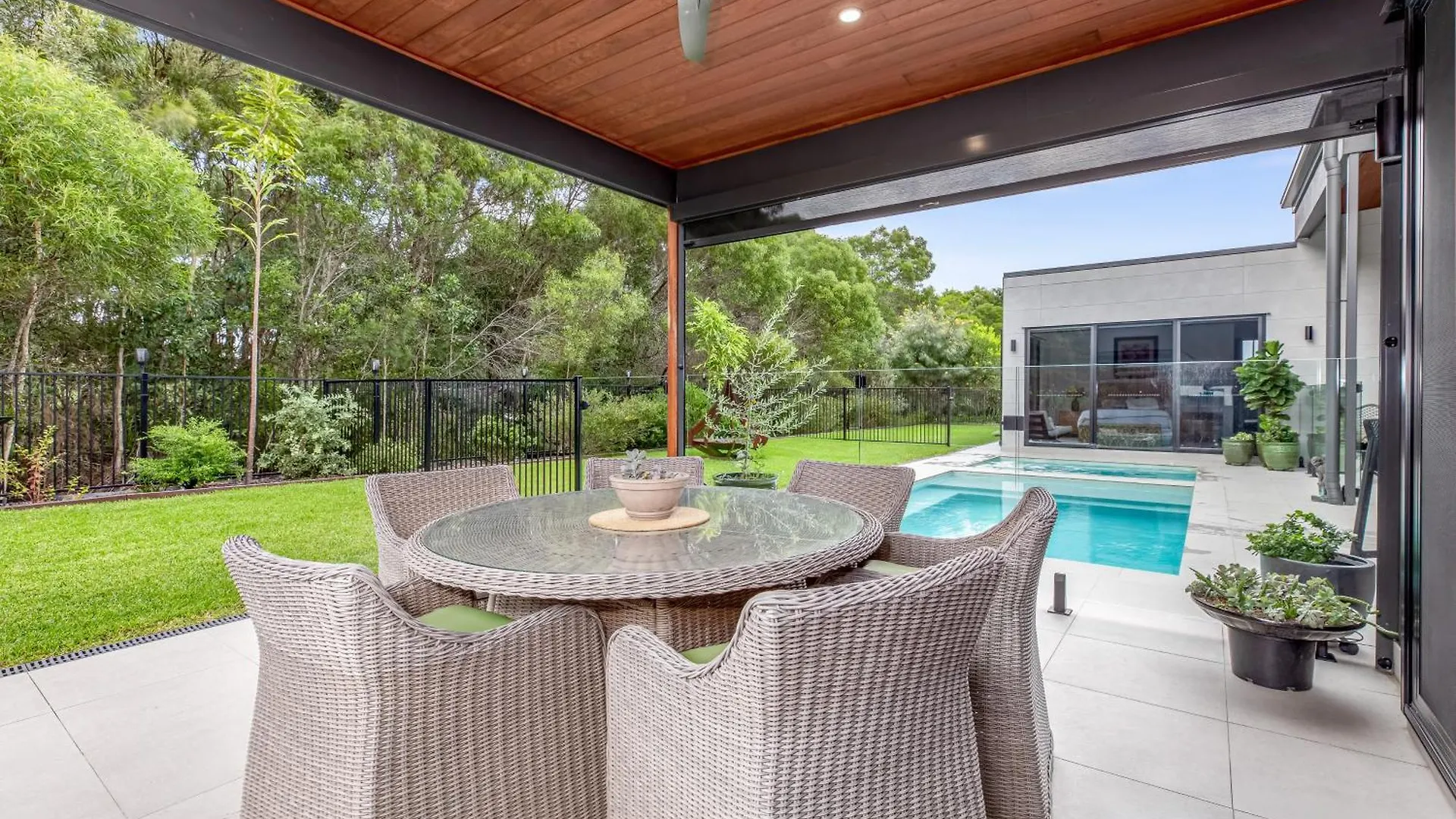 Modern Escape With Shared Pool, Spa & Golf Peregian Springs Australia