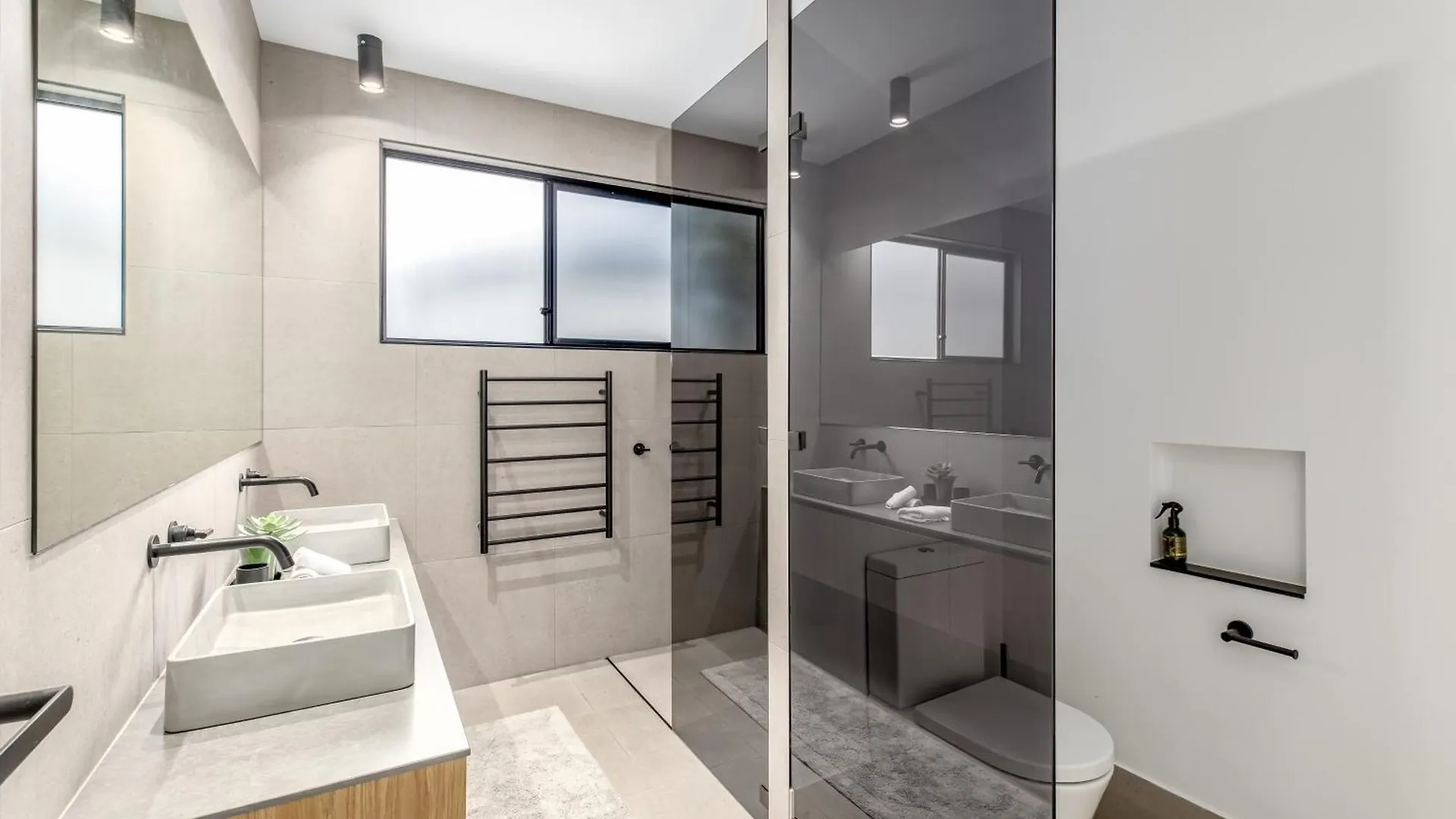 Modern Escape With Shared Pool, Spa & Golf Peregian Springs
