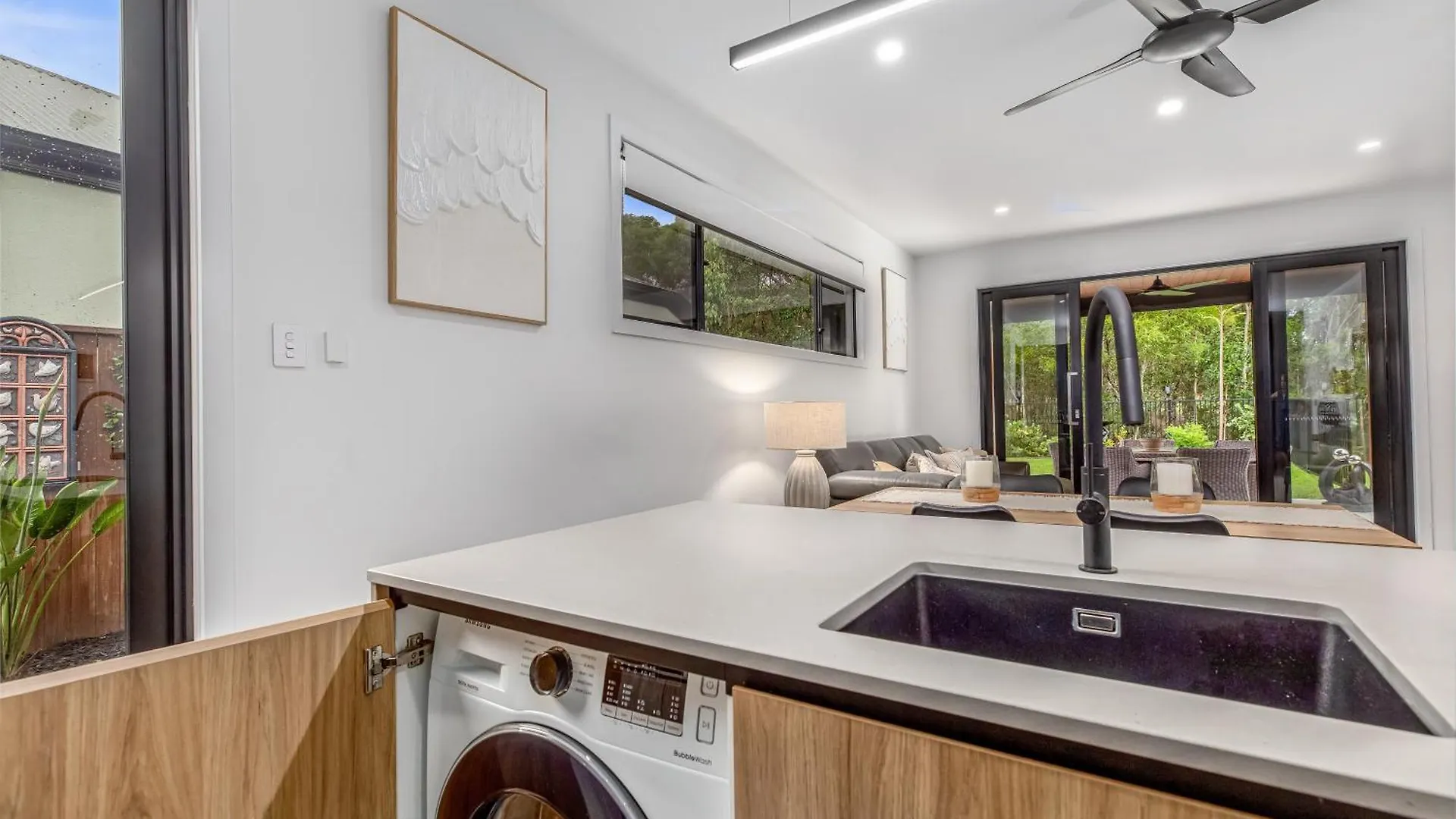 Modern Escape With Shared Pool, Spa & Golf Peregian Springs